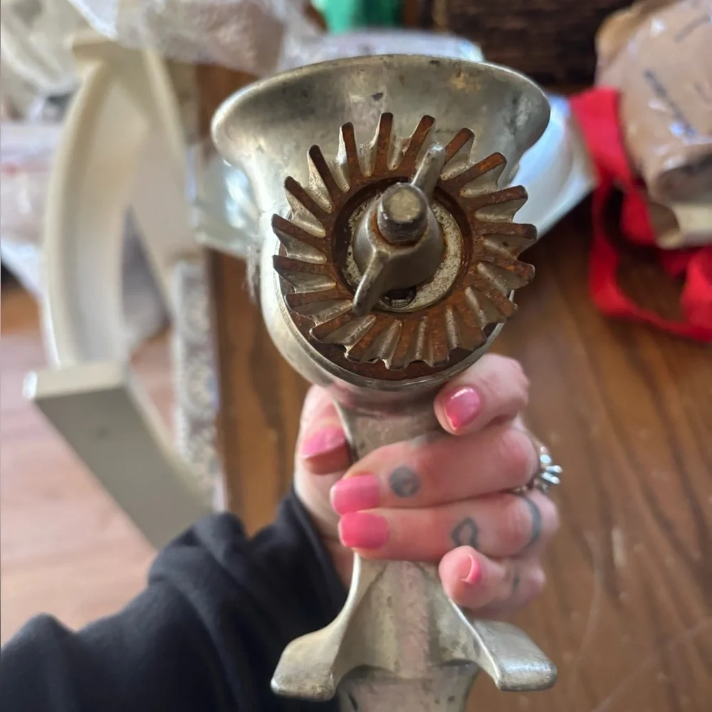 Vintage Universal No. 2 food chopper/meat grinder and 2-in-1 garlic press
